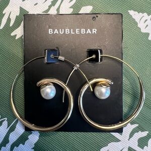Baublebar DENIZ HOOPS - Gold Hoop Swirl Earrings with Pearl Accent